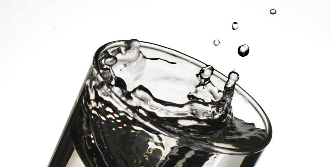 ¿Por qué es mejor tomar agua purificada? Beneficios reales para tu salud